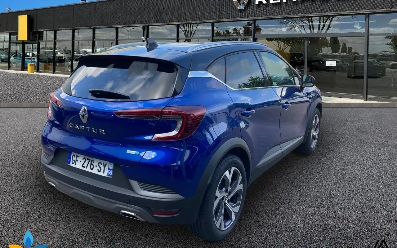 Renault Captur E-tech 145 - 21 r.s. line 352 3